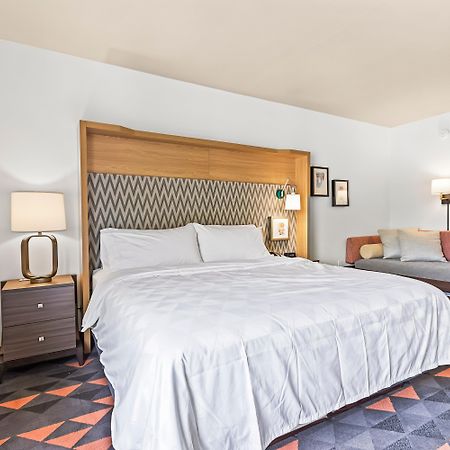 Holiday Inn - St. Petersburg West By Ihg Esterno foto