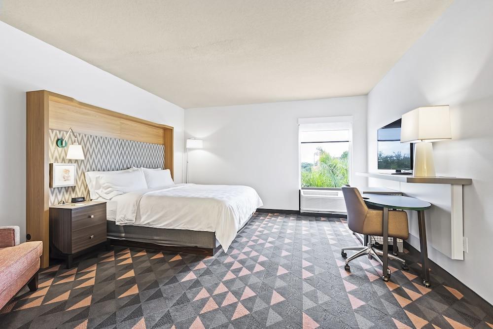 Holiday Inn - St. Petersburg West By Ihg Esterno foto
