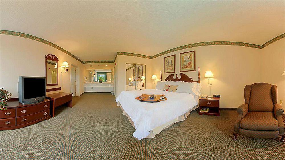 Holiday Inn - St. Petersburg West By Ihg Esterno foto