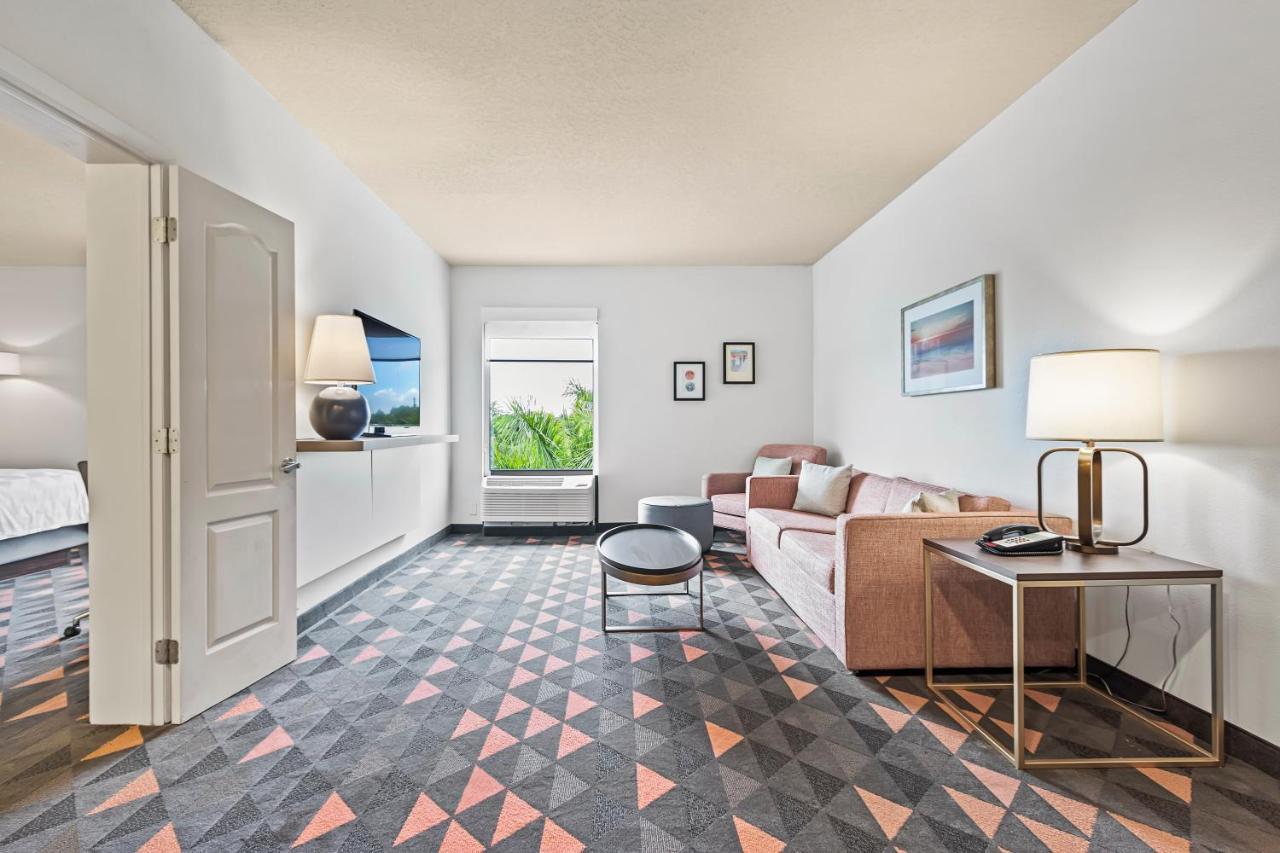 Holiday Inn - St. Petersburg West By Ihg Esterno foto