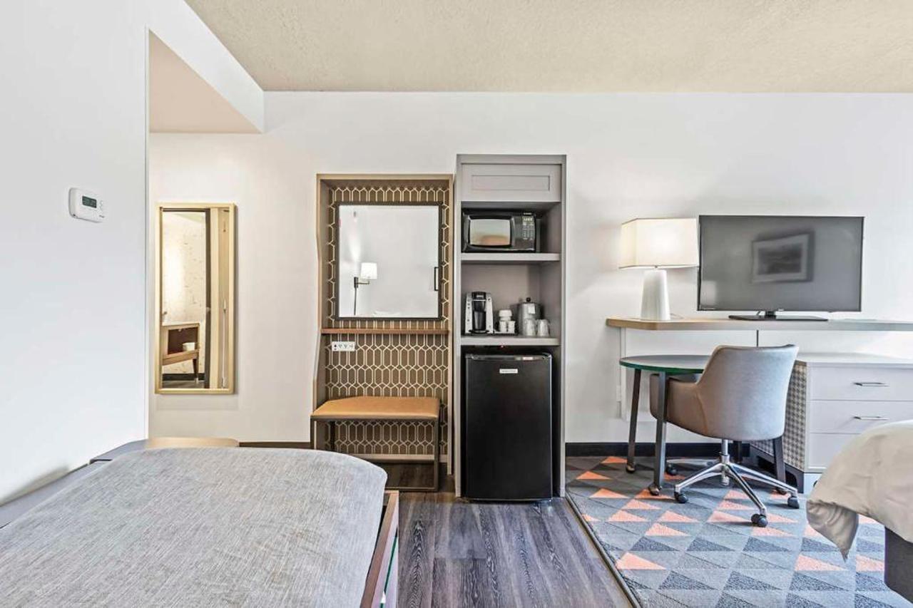 Holiday Inn - St. Petersburg West By Ihg Esterno foto