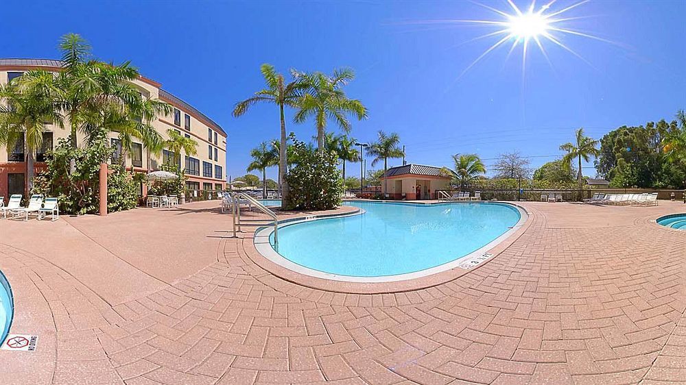 Holiday Inn - St. Petersburg West By Ihg Esterno foto